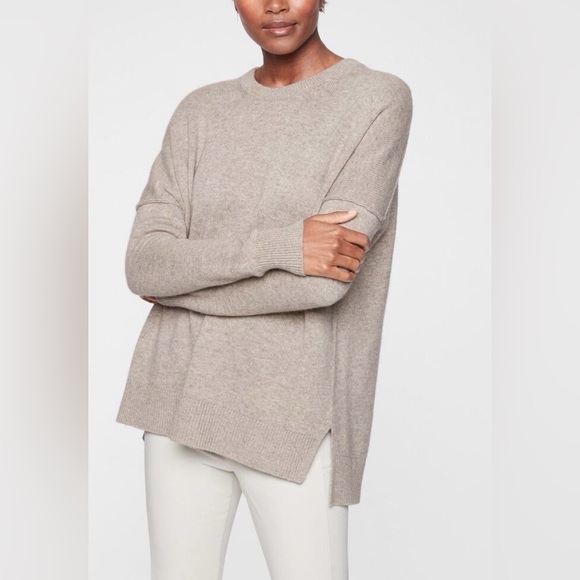Athleta Sweaters - NWOT Cashmere blend | split hem crew neck oversized sweater sz S